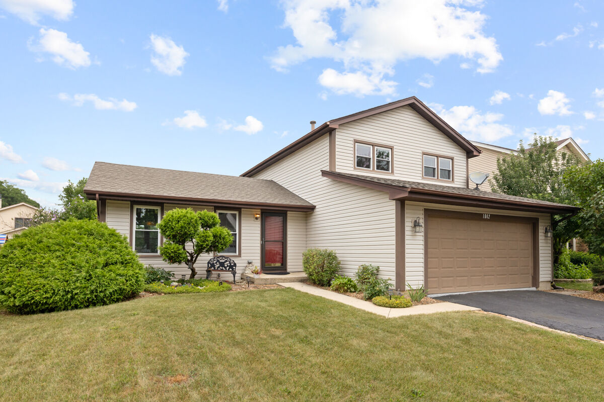 Property Photo:  1842 Hawk Lane  IL 60007 
