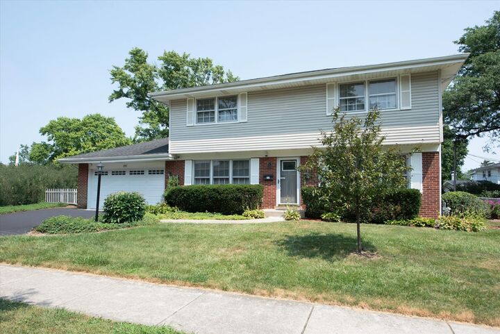 Property Photo:  257 Beau Drive  IL 60016 