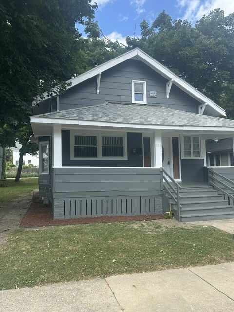 Property Photo: 664 Lenox Avenue E IL 60085