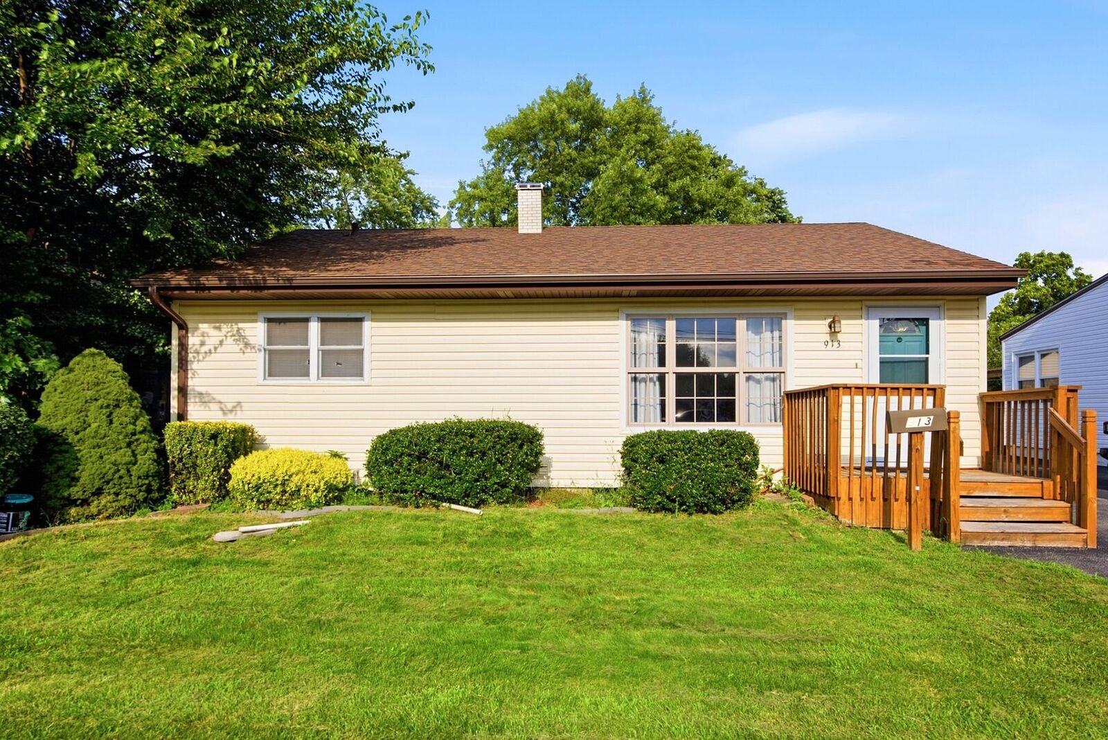 Property Photo:  913 Church Road  IL 60505 