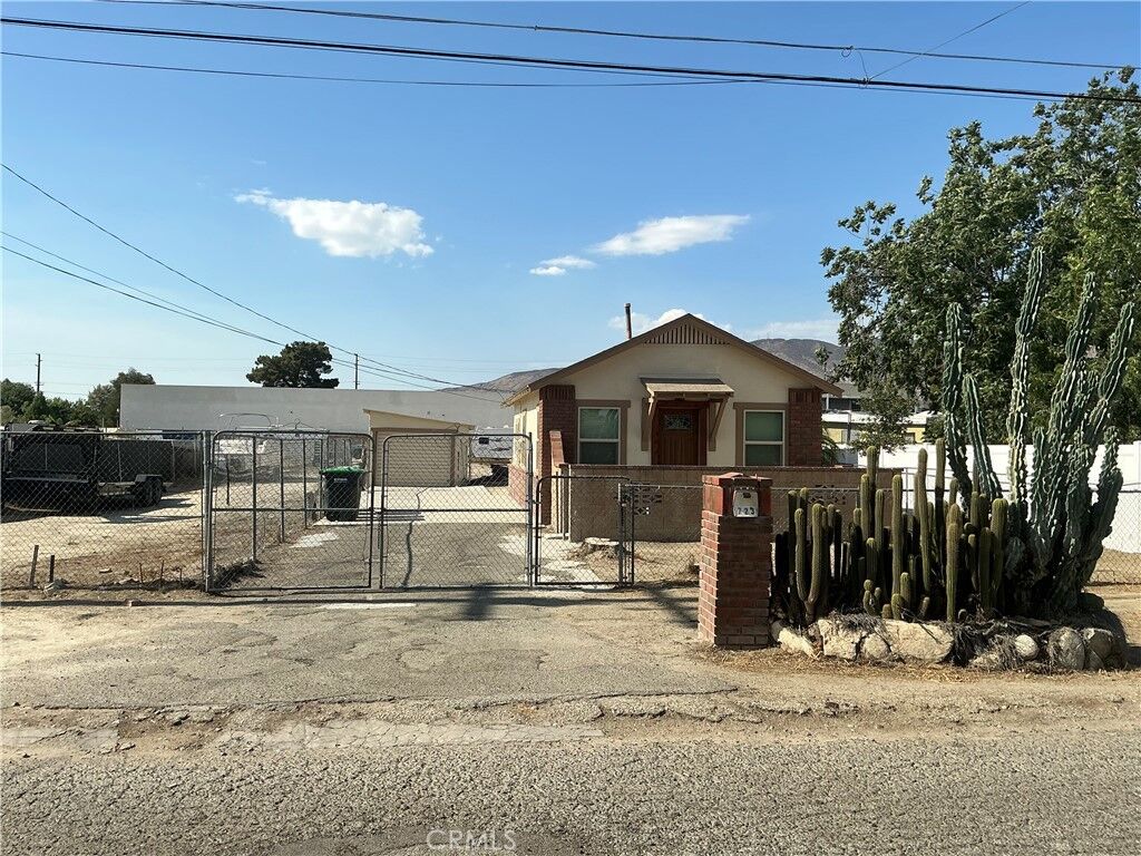 Property Photo:  723 W 9th  CA 92582 