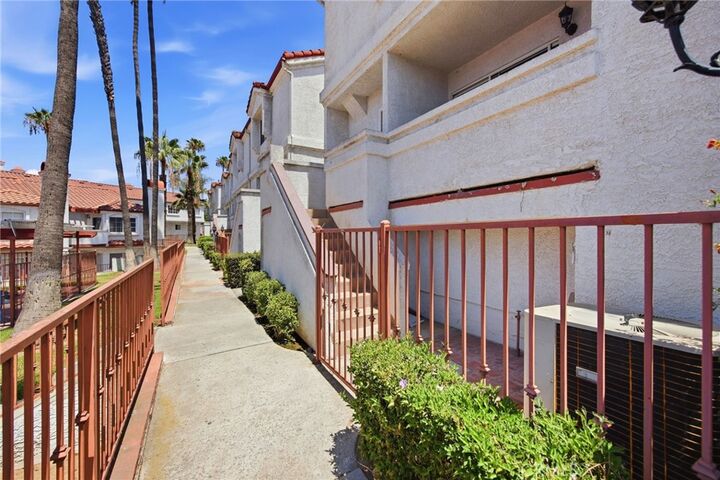 Property Photo:  264 E Beverly Boulevard A  CA 90640 
