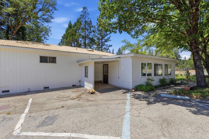 Property Photo: 16920 Willow Glen Road CA 95919
