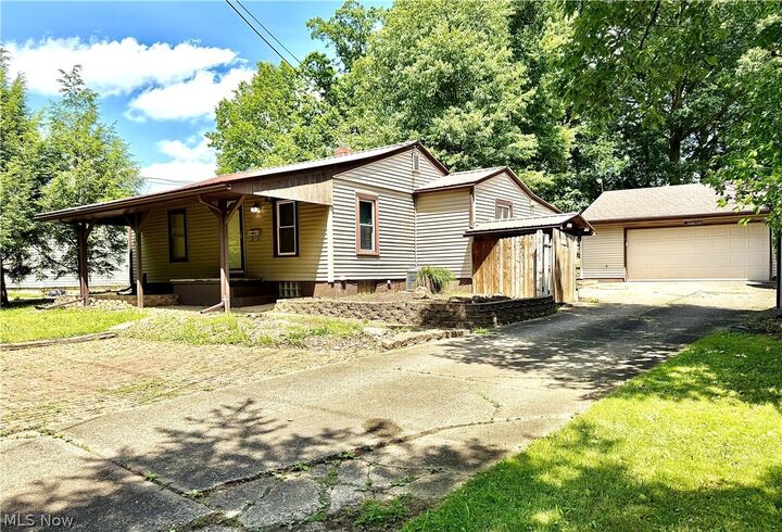 Property Photo:  2108 Clermont Avenue NE  OH 44484 