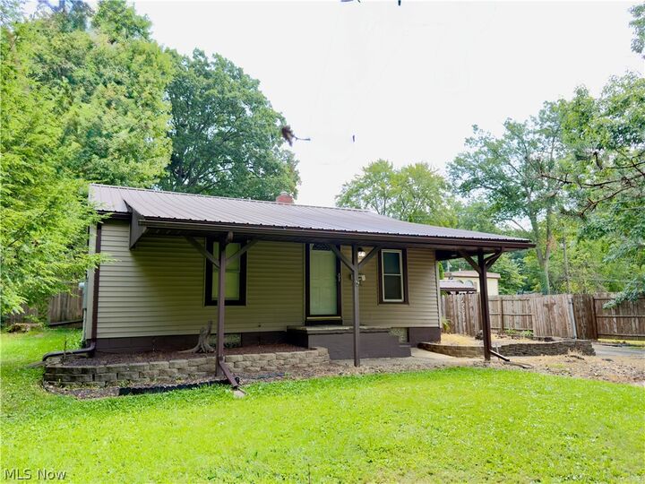 Property Photo:  2108 Clermont Avenue NE  OH 44484 