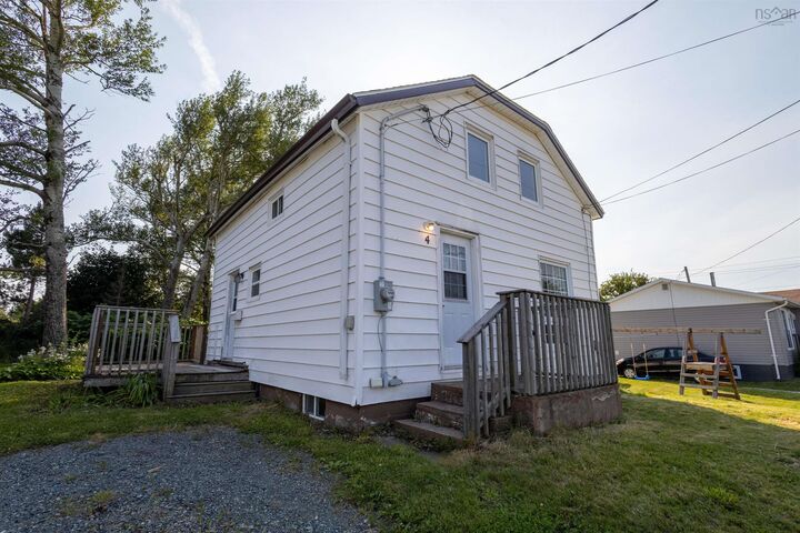 4 McPherson Street — photo 1