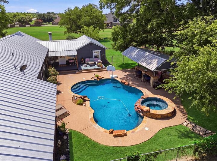 Photo de la propriété:  1313 Porter Court  TX 76048 