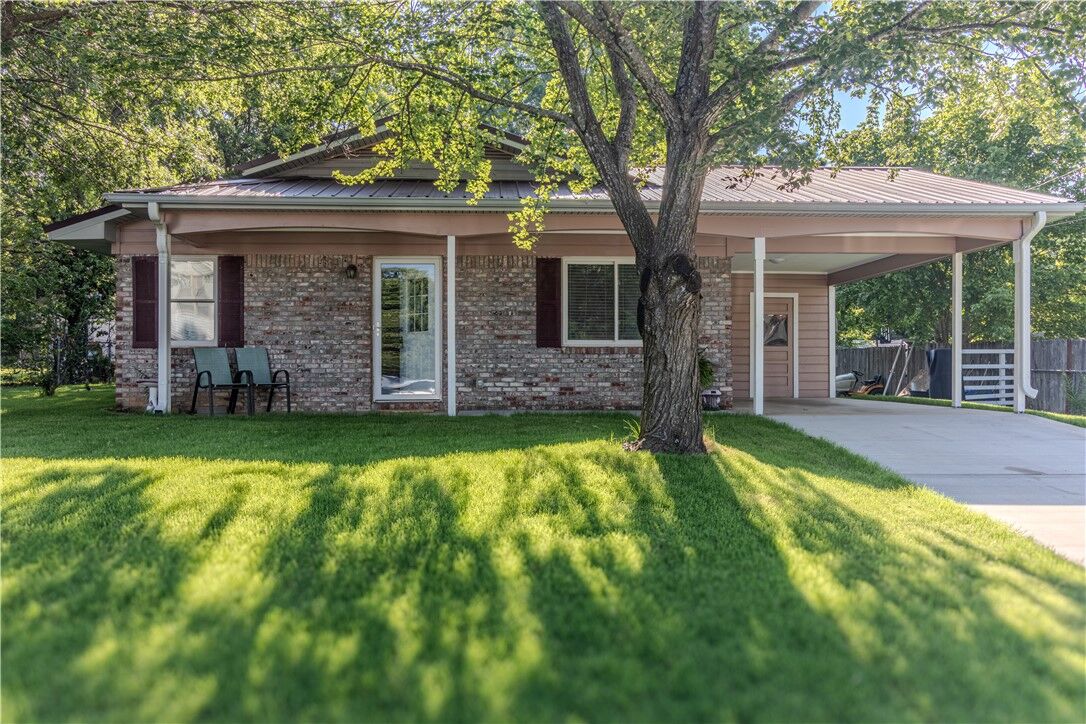 Property Photo:  309 N Neal Street  AR 72753 