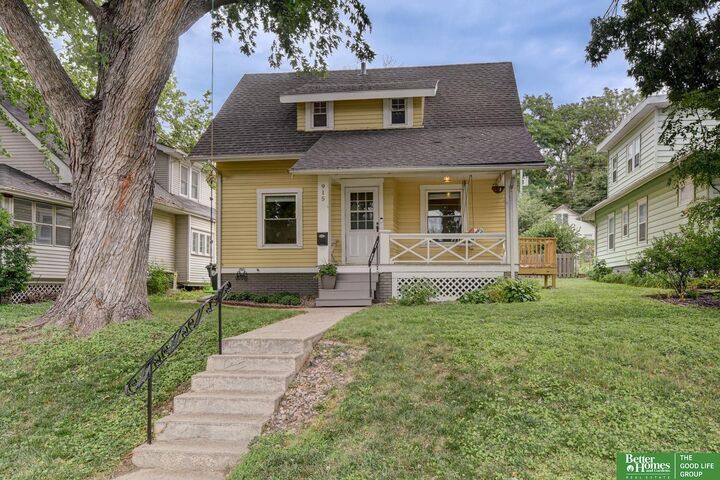 Property Photo:  915 S 38th Avenue  NE 68105 