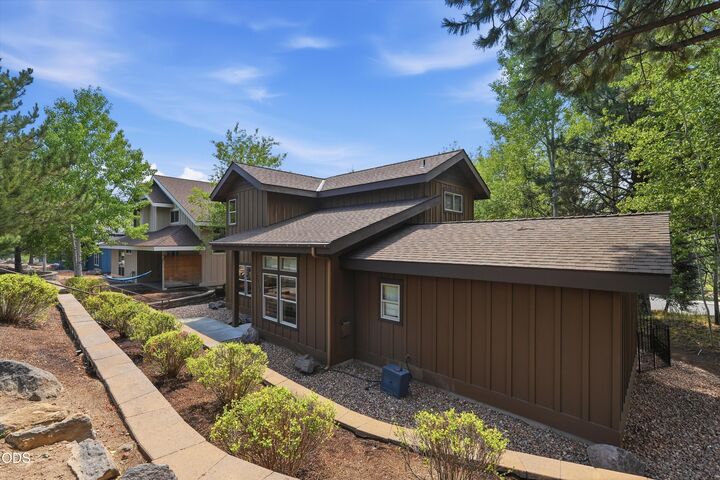 Property Photo:  2737 NW Skyliners Road  OR 97703 