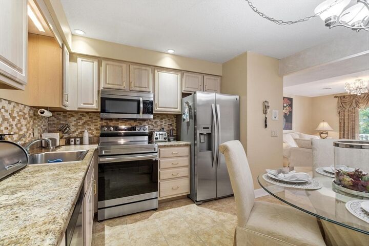 Property Photo:  242 Mount Vernon St 6  MA 01843 