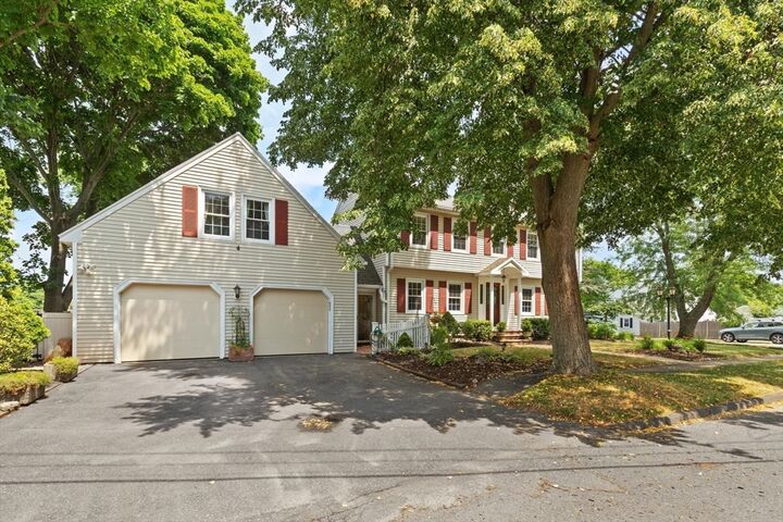 Property Photo:  4 Berrywood Ln  MA 01915 