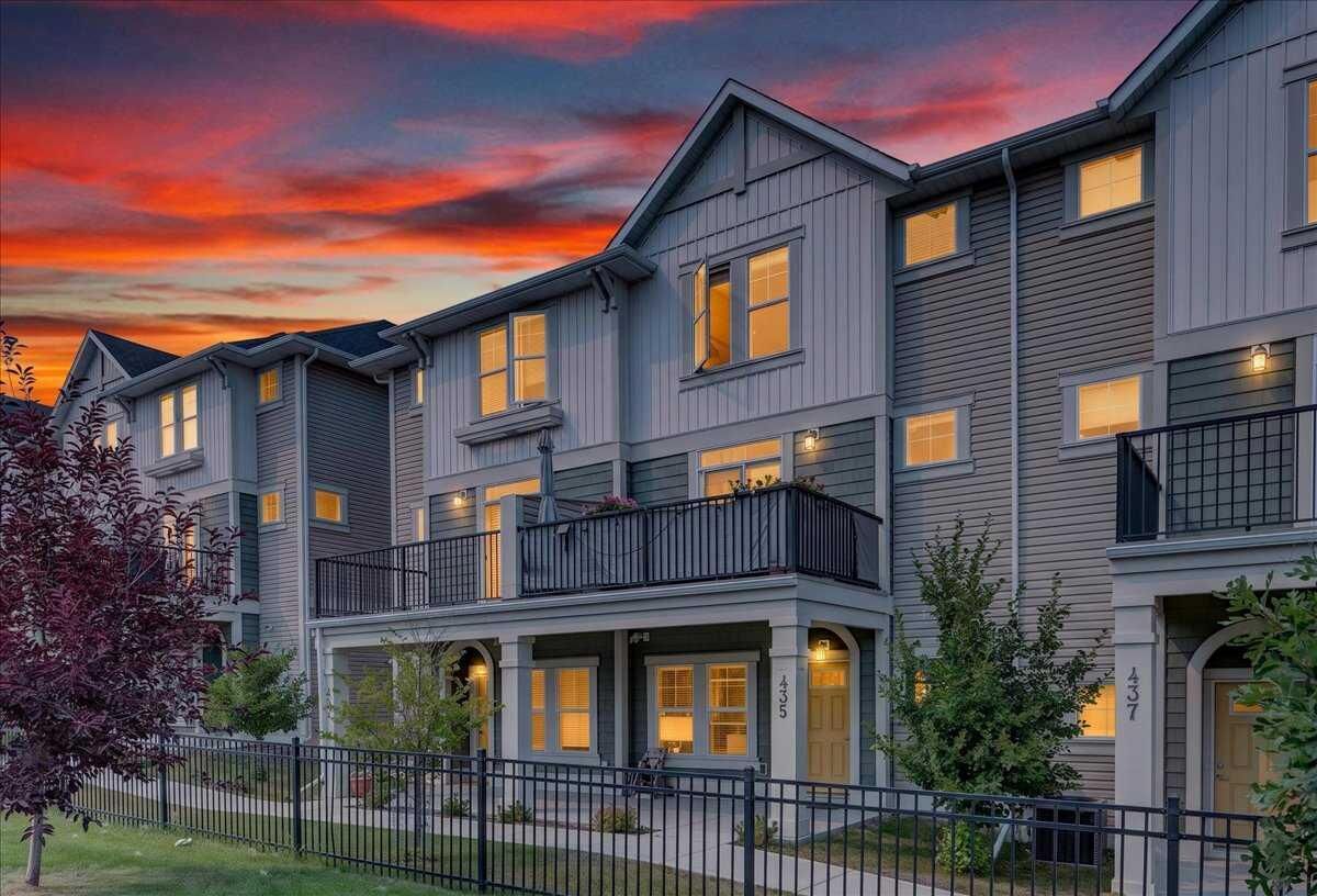Property Photo: 435 South Point Lane SW AB T4B 5G8