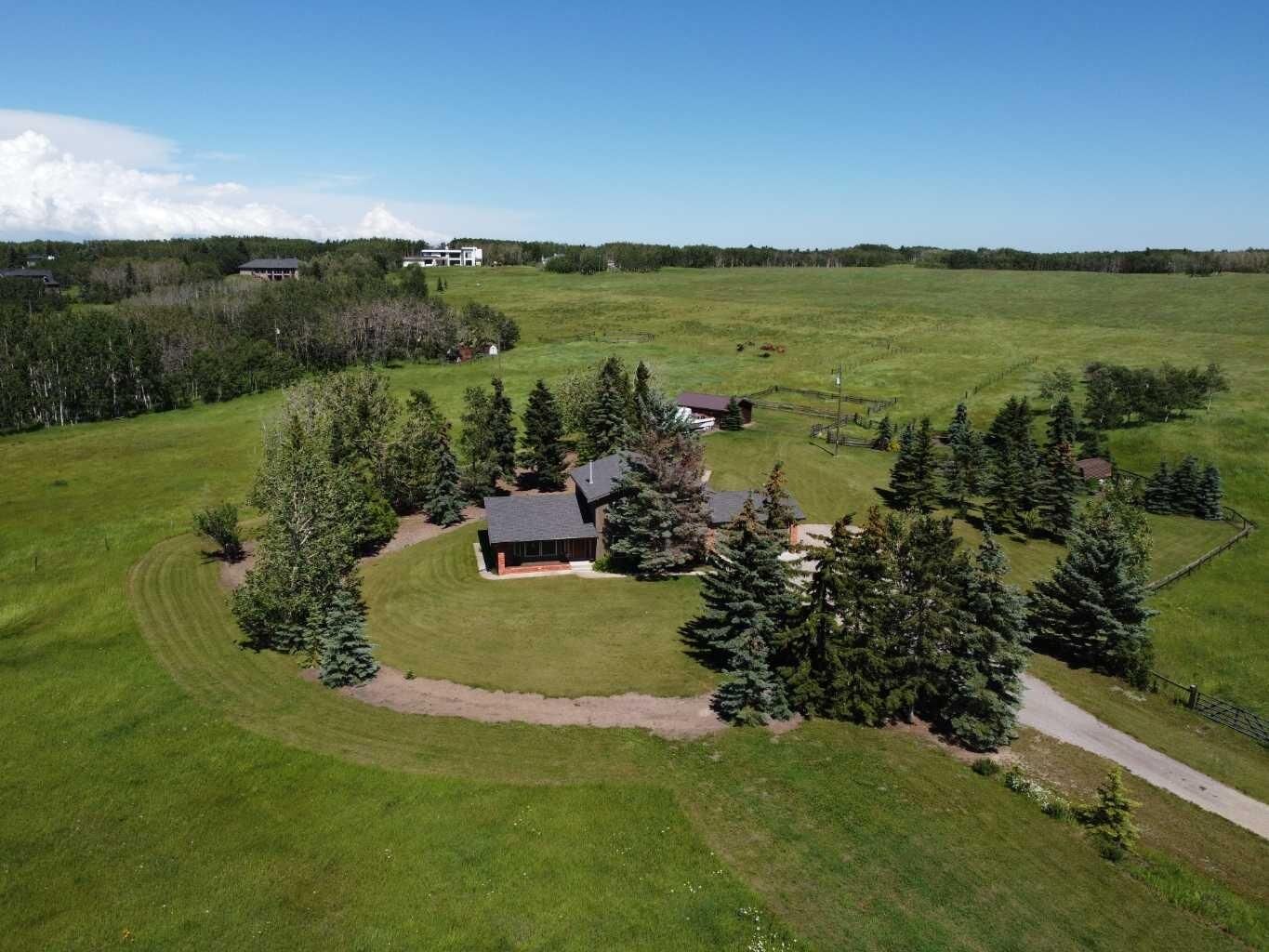 Property Photo:  261136 Range Road 33  AB T4C 0G6 