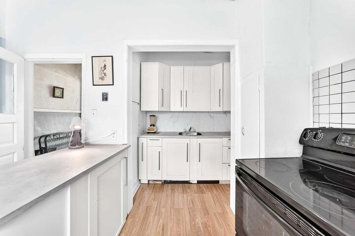 Property Photo:  212 5 Avenue  AB T1P 1B7 