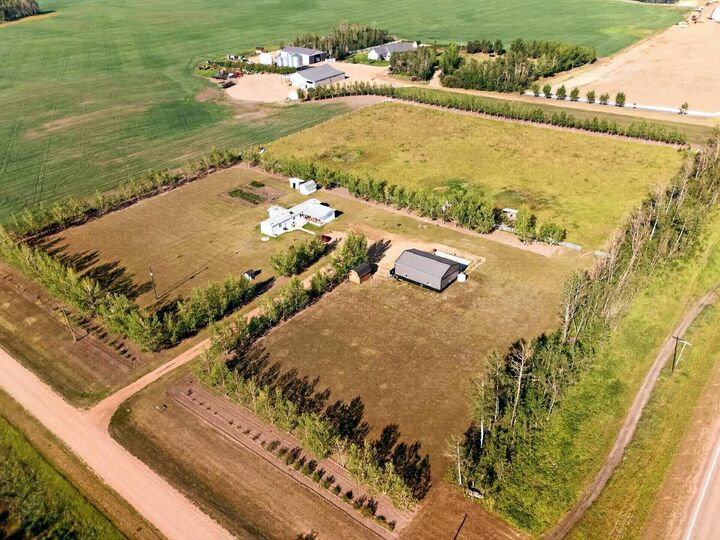 Property Photo:  104203 Range Road 170  AB T0H 2H0 