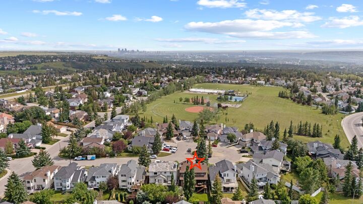 Property Photo:  626 Hawkhill Place NW  AB T3G 3M6 