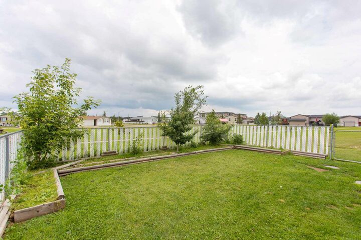 Property Photo: 15 Mackenzie Ranch Way 65 AB T4L 0B4