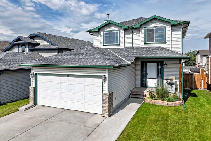 Property Photo:  23 Thornbird Way SE  AB T4A 2C3 