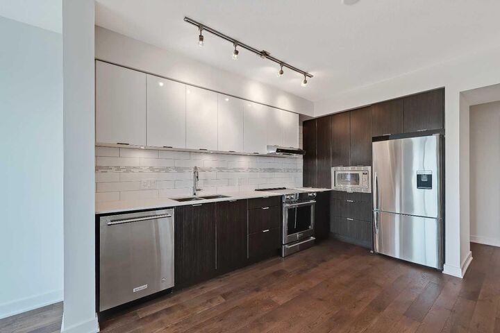 Property Photo: 930 6 Avenue SW 3208 AB T2P 1J3