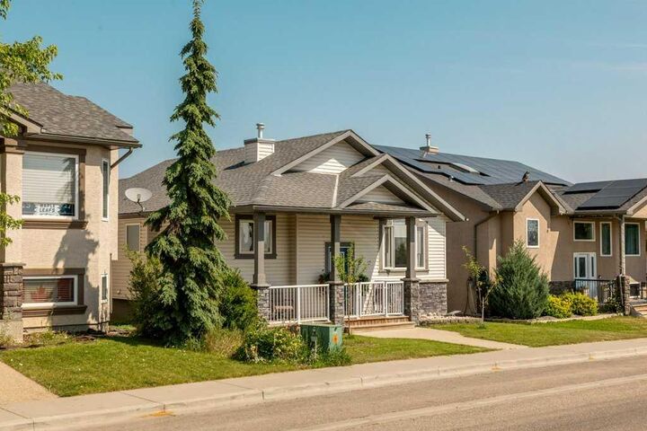 Property Photo:  215 Grand River Boulevard W  AB T1K 8C5 