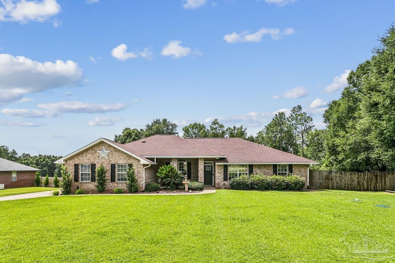 Property Photo: 3055 Wallace Lake Rd FL 32571
