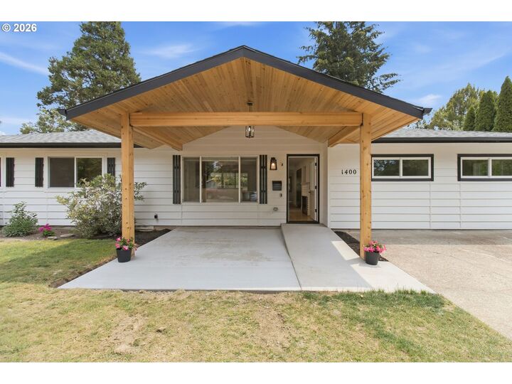 Property Photo:  1400 N Hadley Rd  OR 97132 