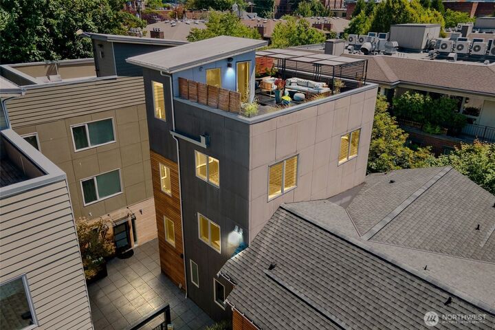 Property Photo:  728  Boylston Avenue E B  WA 98102 