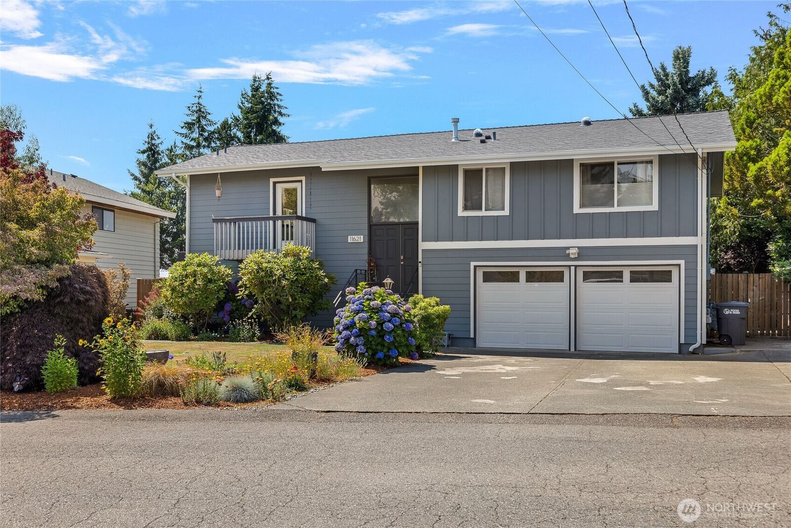 Property Photo:  11621  19th Avenue SW  WA 98146 
