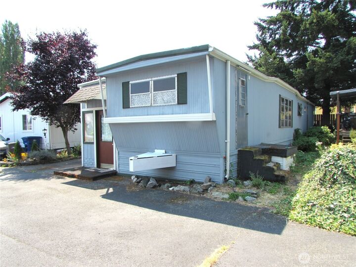 Property Photo:  24222  54th Avenue W 67  WA 98043 