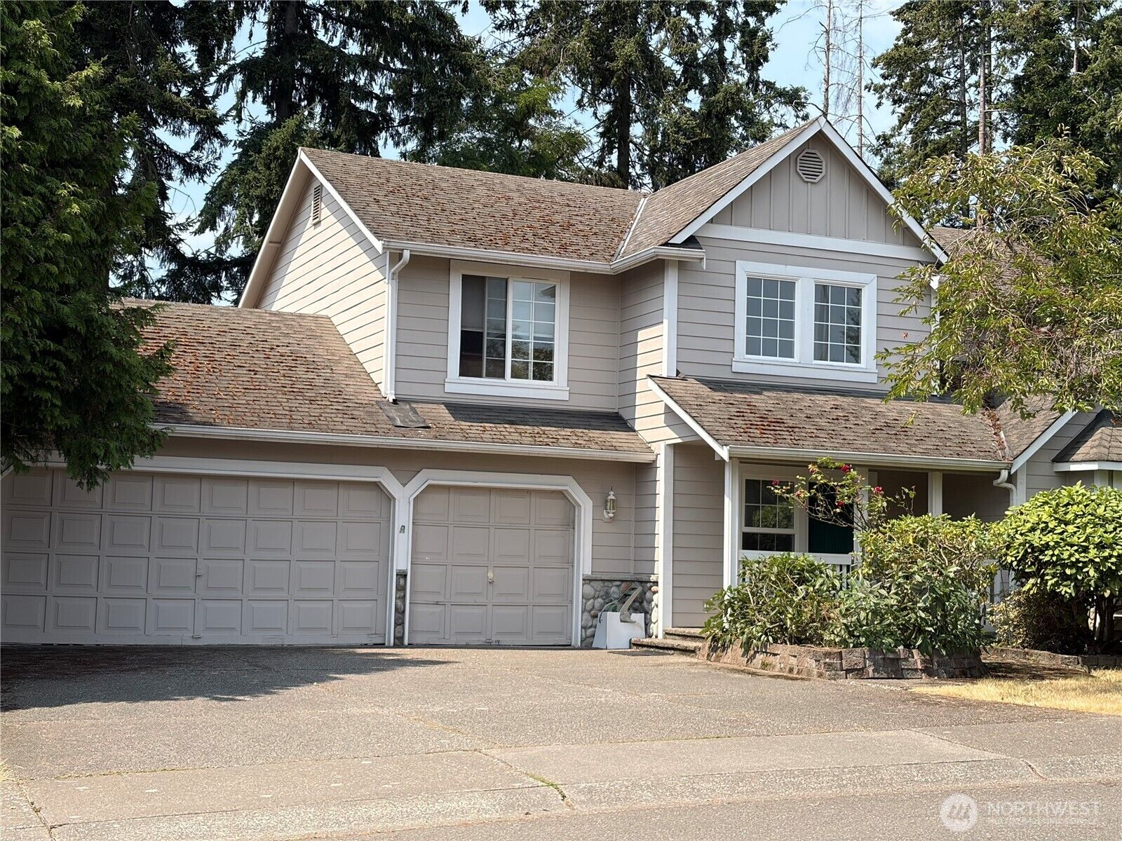 Property Photo:  5724  Hillpointe Circle  WA 98037 