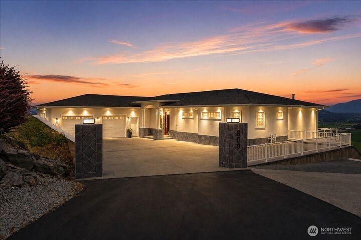 Property Photo: 880 Bella Vista Lane WA 98233