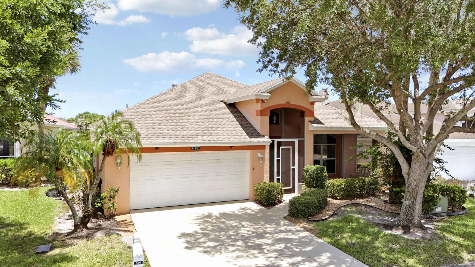 Property Photo:  639 NW Venetto Court  FL 34986 