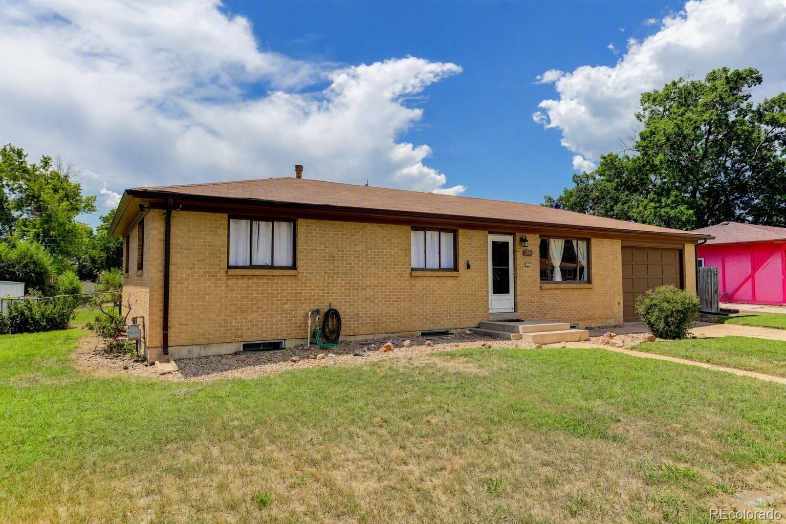 Property Photo: 2940 W Saratoga Avenue CO 80110