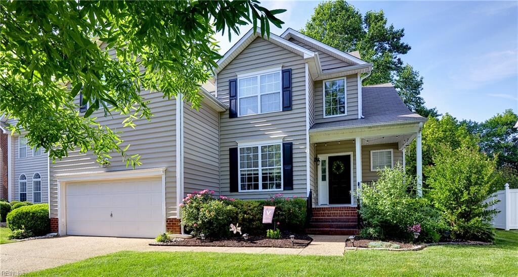Property Photo:  104 Yardarm Ct  VA 23185 