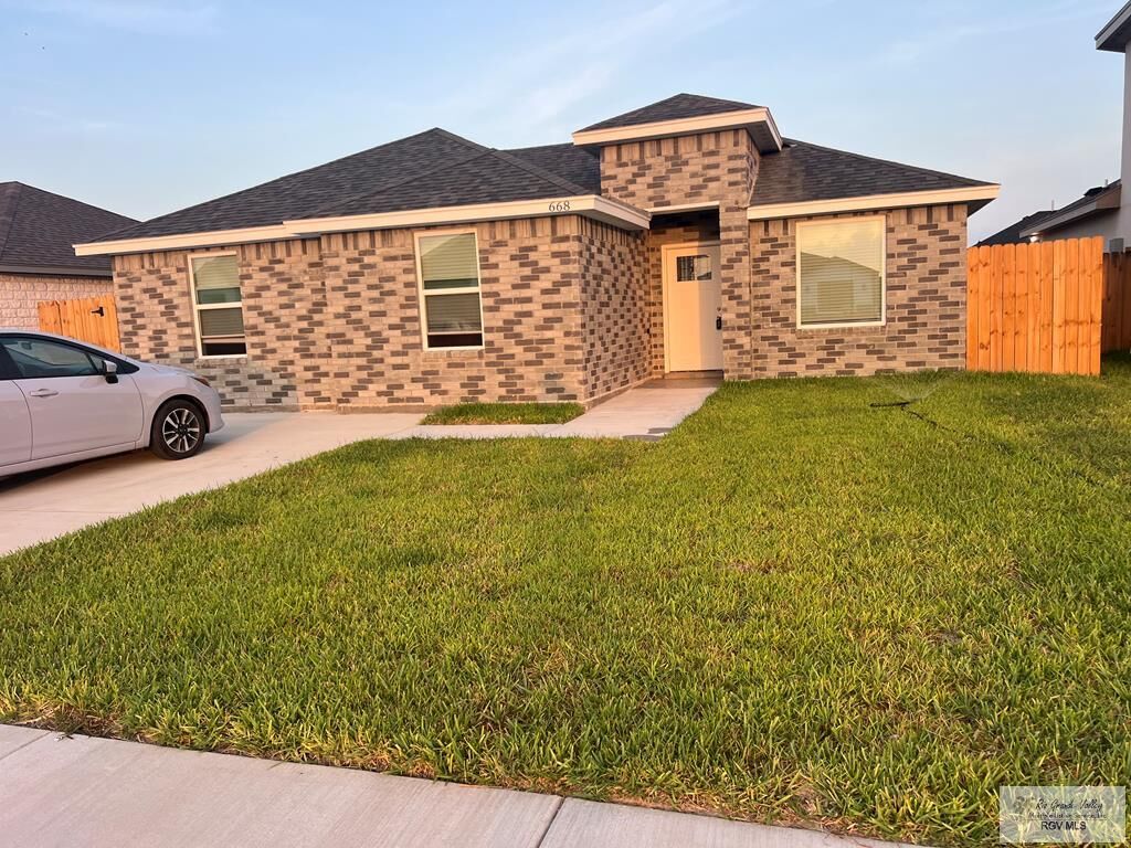 Property Photo: 668 Foster Ln TX 78521