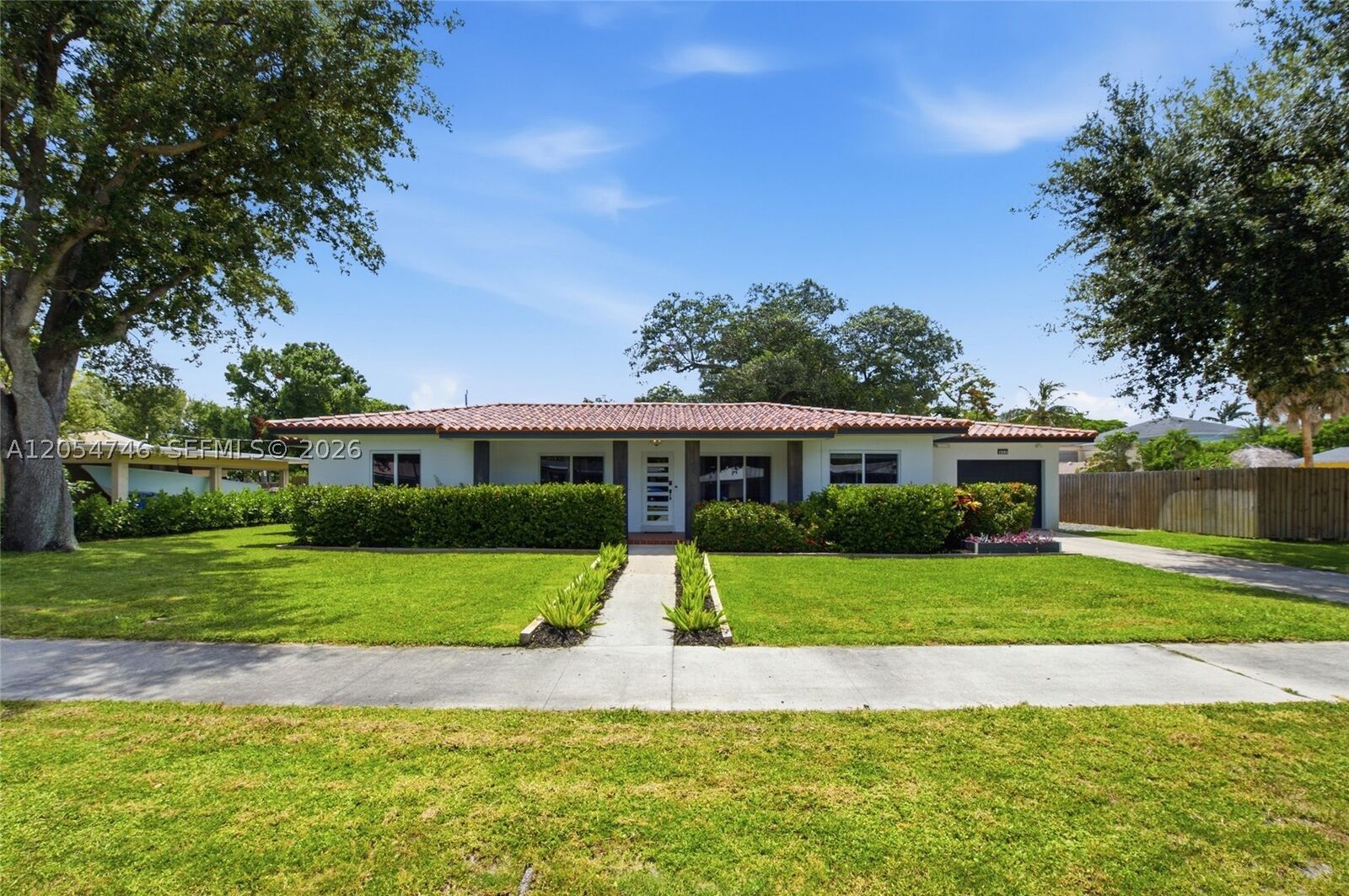 Property Photo: 417 NE 11th Ave FL 33060