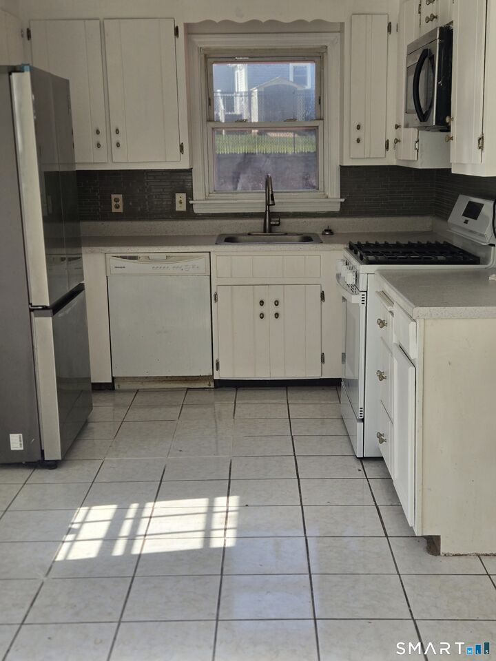 Property Photo:  117 Westerly Street  CT 06040 