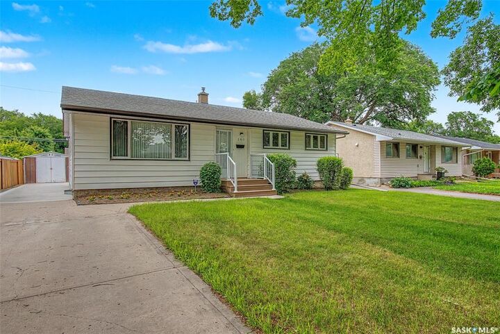 140 McDougall Crescent — photo 1