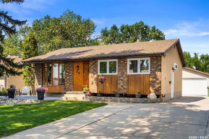 90 Walden Crescent — photo 1