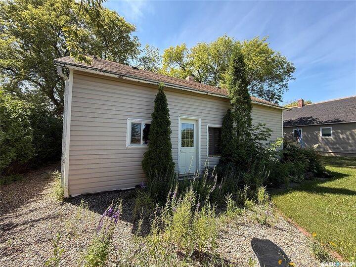 Property Photo:  29 Carlton Street  SK S0C 2H0 