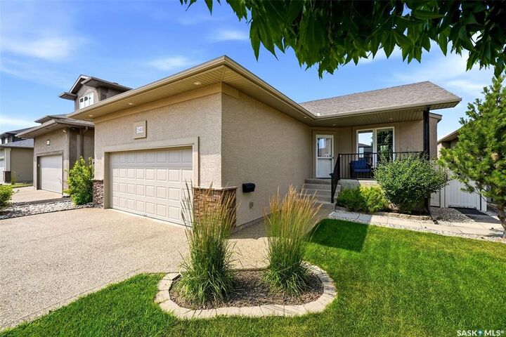 Property Photo:  1548 Maple Hill Crescent N  SK S4X 0E8 