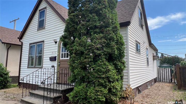 Property Photo: 355 10th Street E SK S6V 0Z2