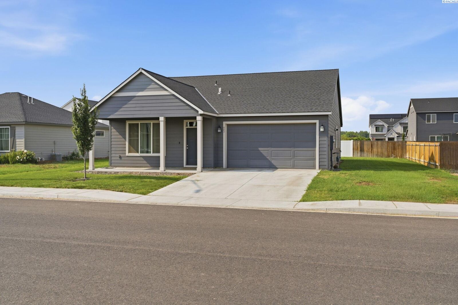 Property Photo:  403 Emerald Ave  WA 98930 