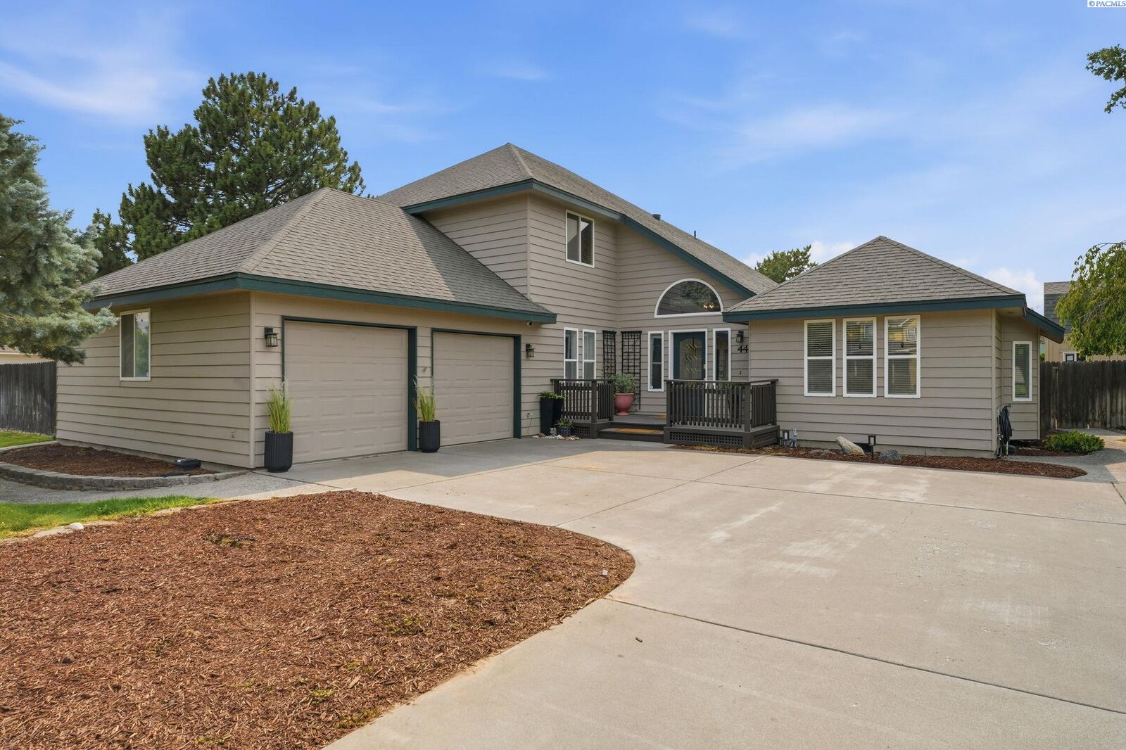 Property Photo:  4489 Northlake Dr  WA 99353 