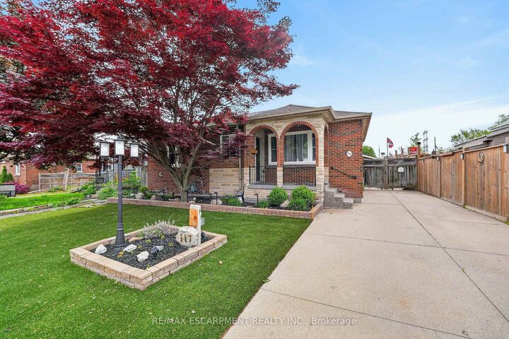 Property Photo:  117 Stewartdale Avenue  ON L8K 4P4 