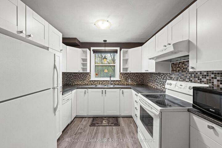 Property Photo: 378 Byron Avenue ON K1Z 6Z2