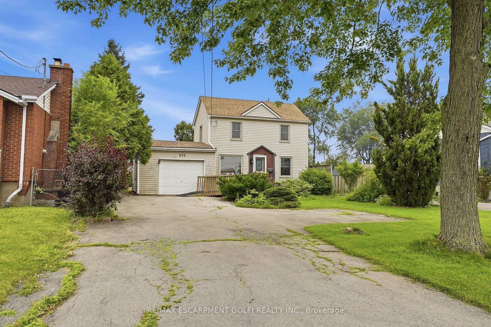 Property Photo: 834 Mohawk Road E ON L8T 2R5