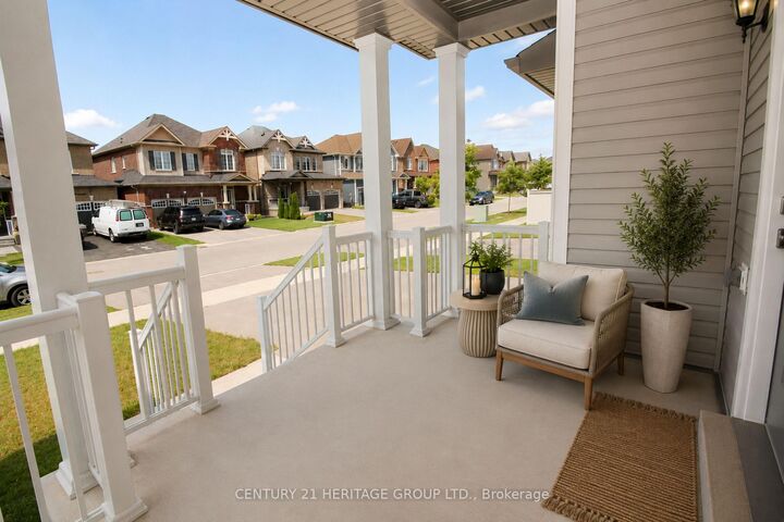 Property Photo:  83 Kingknoll Crescent  ON L4P 0H8 