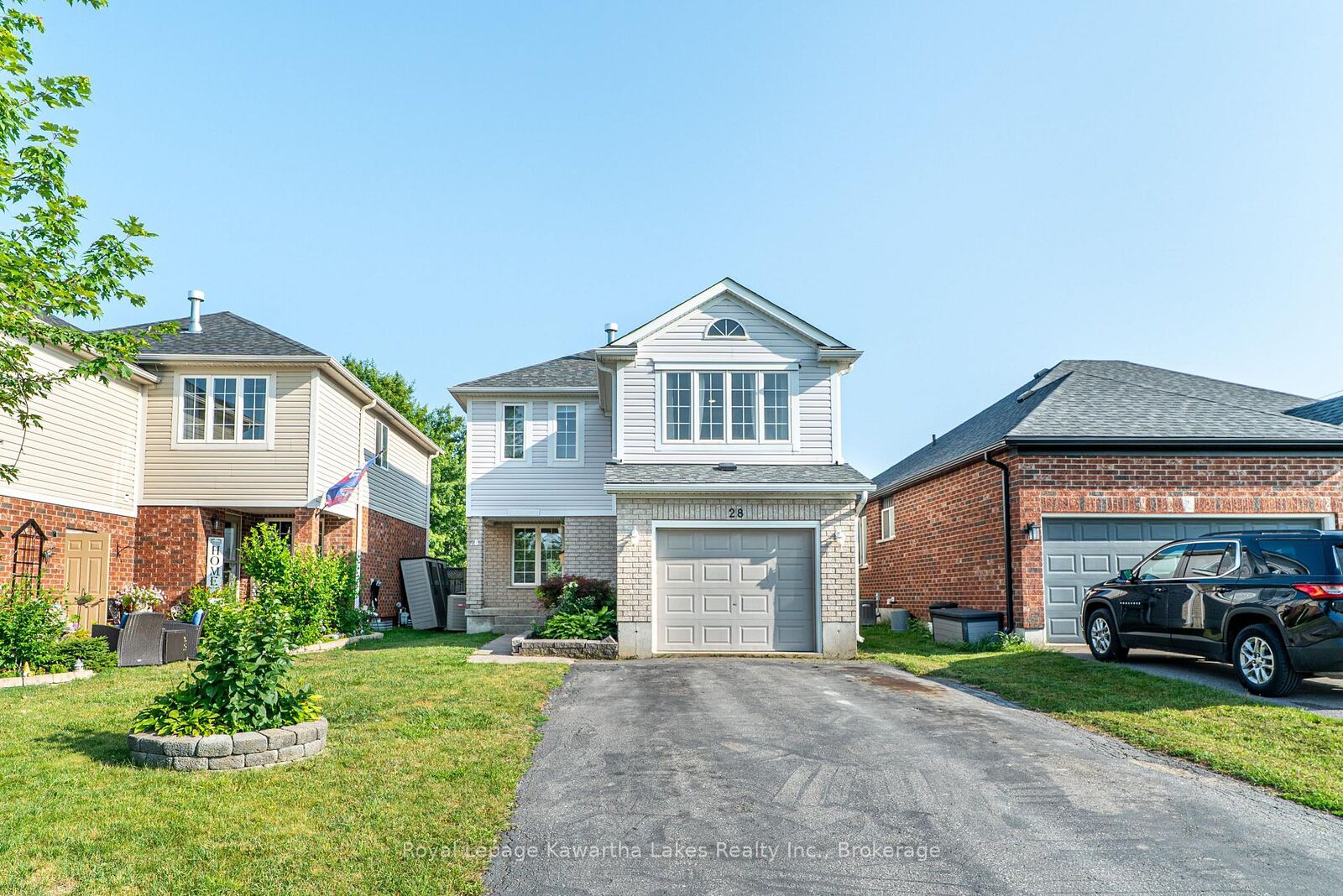 Property Photo: 28 Lang Court ON K9V 6E5